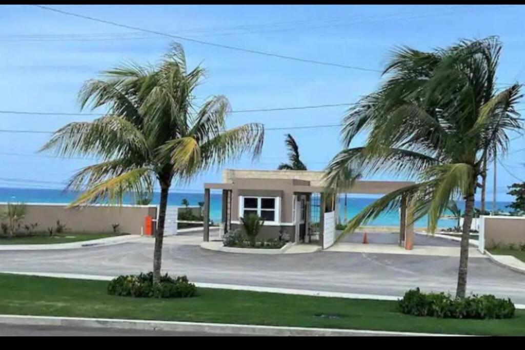 Natty'S Cozy Beach House In Hanover Jamaica Лусеа Экстерьер фото